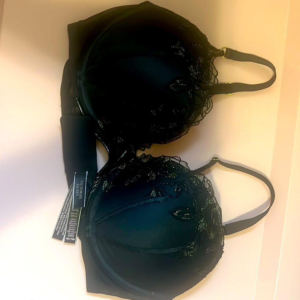 Victoria’s Secret very sexy push-up bra 36C leather detailing